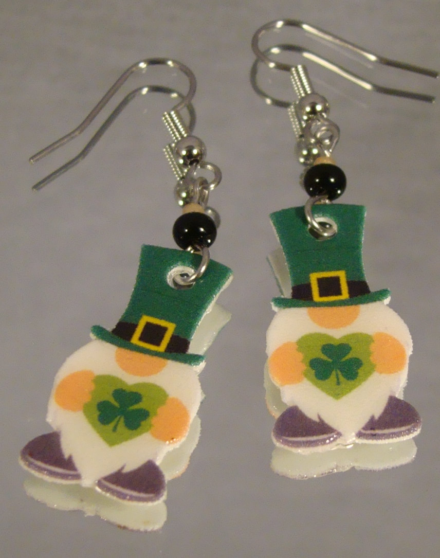 St. Patrick's Day Top Hat Gnome Dangle Earrings -Green Gift shop